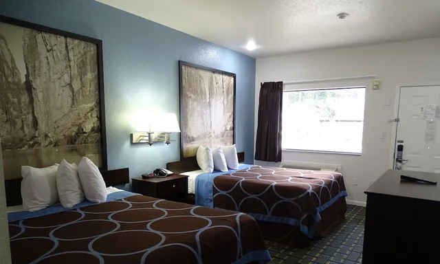 غرفة بسرير مزدوج لذوي الإعاقة، Super 8 by Wyndham Houston/Brookhollow NW 3/8