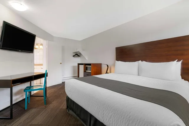 غرفة بسرير كينج وسرير كوين، Stoke Hotel Surestay Collection By Best Western 8/13