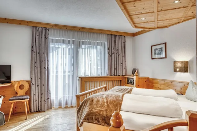 غرفة عائلية بسرير كوين مع أريكة، Alpenhotel Stolz 3/10