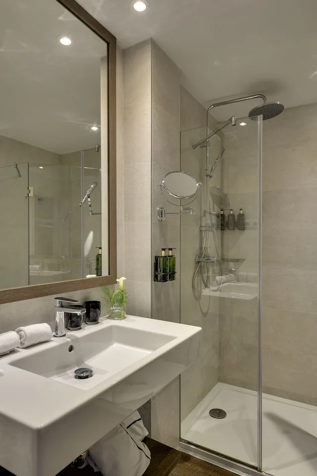 غرفة ثلاثية بسرير مزدوج، Melia Madrid Serrano 2/3