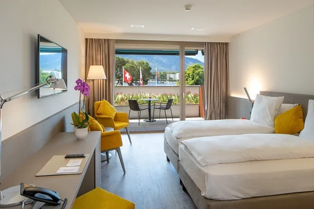 Room, Twin Beds, Partial Lake View، Hotel And Lounge Lago Maggiore 1/3