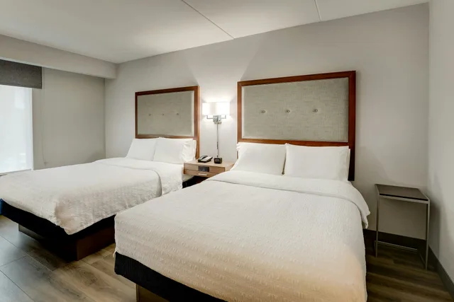 غرفة بسريرين كوين، Hampton Inn & Suites Rome 1/9