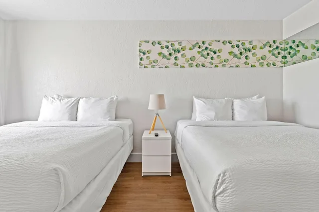 غرفة قياسية بسريرين كوين، Travelodge by Wyndham Orlando Lake Buena Vista South 4/9