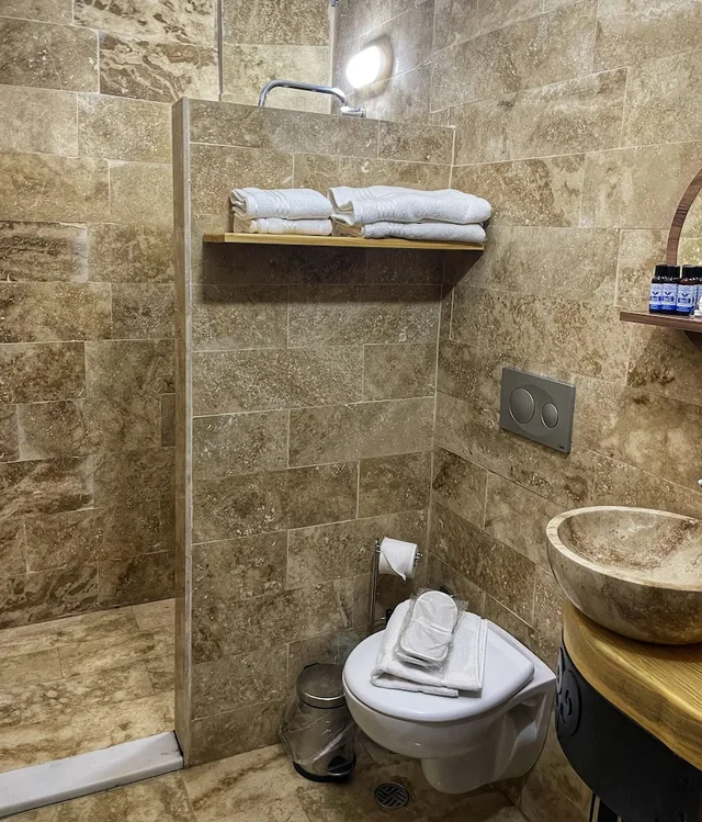 غرفة ثلاثية بسرير كينج بشرفة، Soleado Capadocia Hotel 5/6