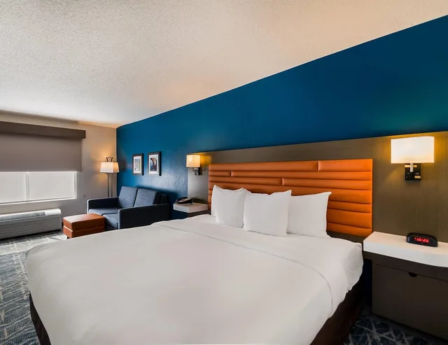 غرفة قياسية بسريرين كوين، Comfort Inn Falls Church - Tysons Corner 3/10