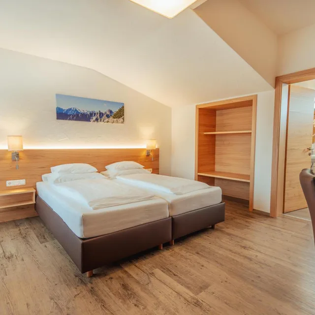 غرفة بسرير مزدوج بشرفة، Hotel Gesser Sillian 4/10
