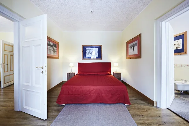 شقة كومفورت بسرير كوين بغرفة نوم واحدة مع أريكة بمطبخ صغير في الملحق، Maloja Palace 5/5