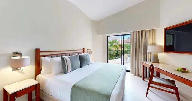 غرفة ديلوكس بسرير مزدوج بإطلالة على الحديقة، Park Royal Beach Acapulco - All Inclusive 2/4