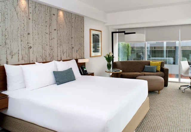 غرفة بسرير كينج بإطلالة على المدينة، Courtyard Lima Miraflores 1/7