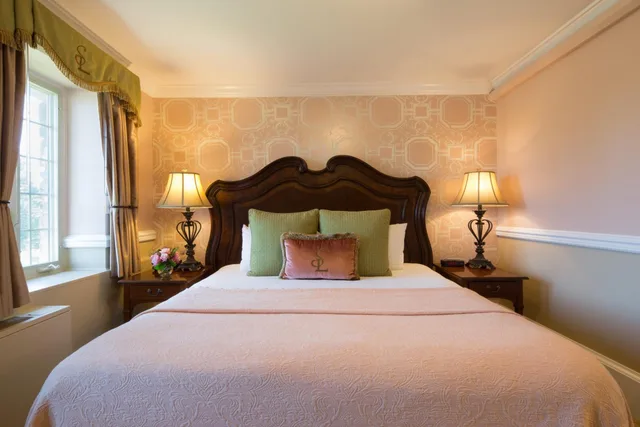 Room, King Bed, Skytop Lodge 2/3