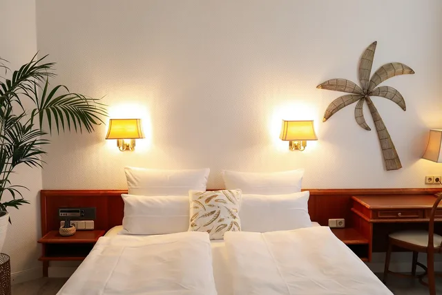 غرفة كومفورت بسرير مزدوج وسرير فردي، Boutique Hotel Krone Muenchen 1/1