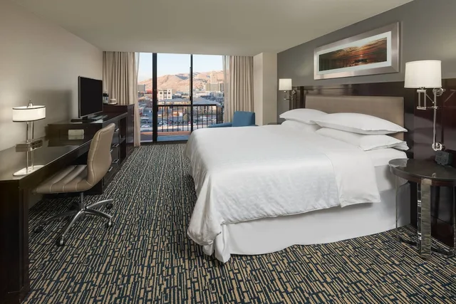 غرفة كلوب بسرير كينج، Sheraton Salt Lake City Hotel 6/10