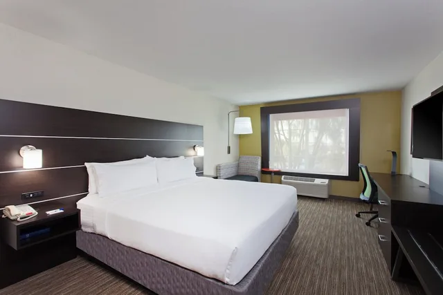 غرفة قياسية بسرير كينج، Holiday Inn Express Hotel Suites Oakland Airport 1/5