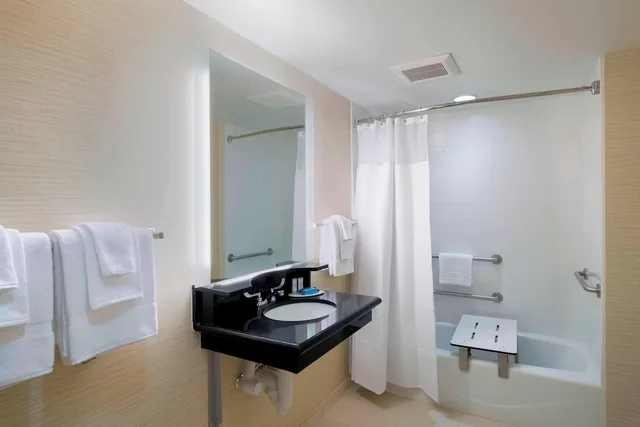 غرفة بسرير كينج لذوي الإعاقة، Fairfield Inn Suites By Marriott Paramus 5/5