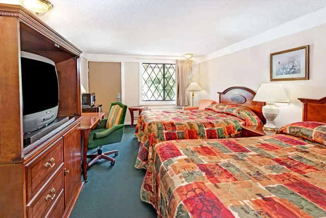 غرفة بسريرين مزدوجين لذوي الإعاقة، Knights Inn Austell GA 3/4