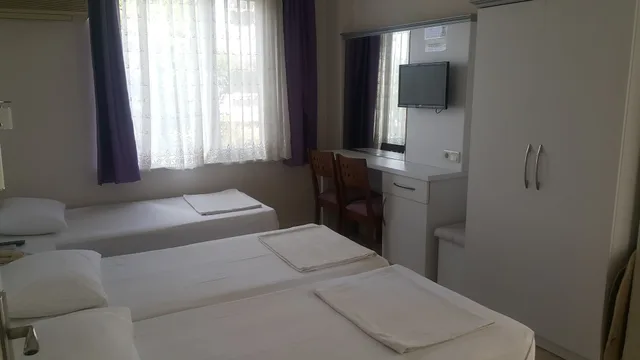 غرفة ثلاثية بثلاثة أسرّة بشرفة، Cicek Otel & Apartments 1/2