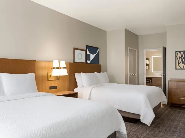 1 Bedroom, Suite, 2 Queen Beds, Bath and Shower, Kitchen، Staybridge Suites Orlando Universal Blvd By Ihg 1/6