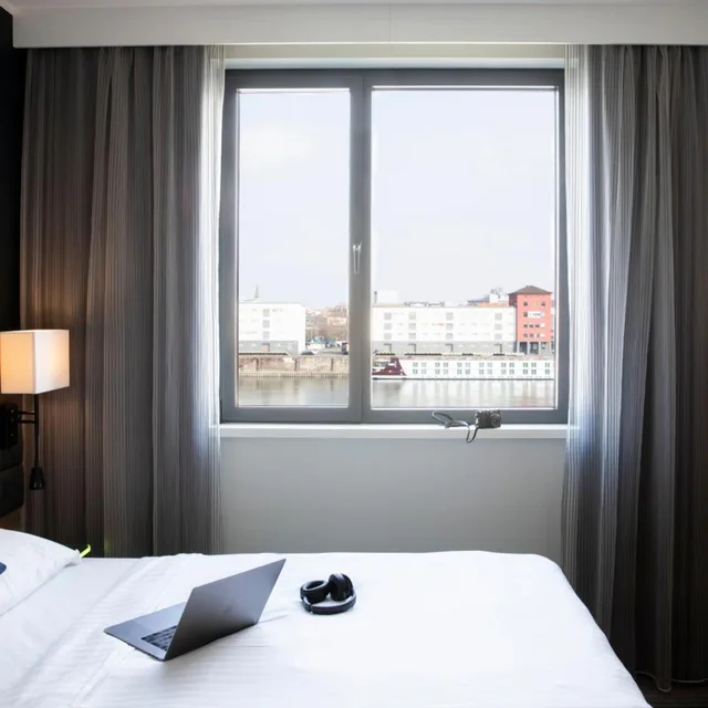 Moxy Sleeper, Guest Room, King Bed, Queen Bed، Moxy Ludwigshafen 1/8