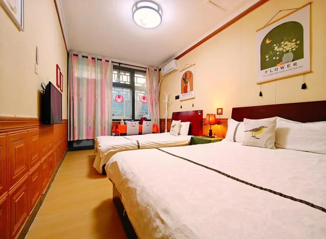 غرفة اقتصادية ثلاثية بسرير كوين وسرير فردي، Beijing Badaling Great Wall Caos Hostel 2/2