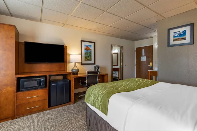 غرفة بسرير كوين، Comfort Inn and Suites Gateway to Glacier National Park 1/4