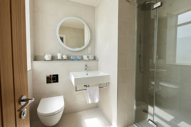 Inland, King Bed, Brighton Harbour Hotel & Spa 7/7