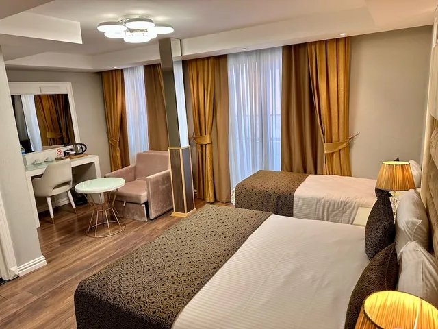 غرفة سوبيريور ثلاثية بسرير كينج وسرير فردي بشرفة، Pell Palace Hotel and Spa 7/10