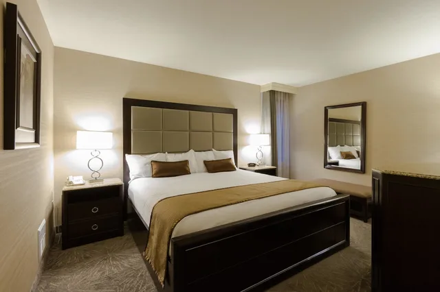 Suite, King Bed, Jetted Tub, Best Western Plus The Arden Park Hotel 1/3