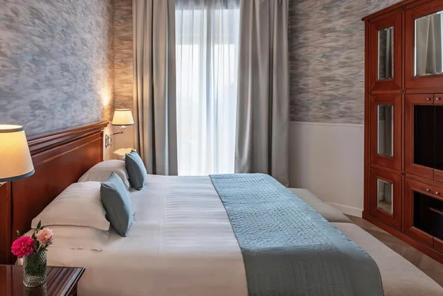 جناح بسرير كوين، Starhotels Terminus 8/10