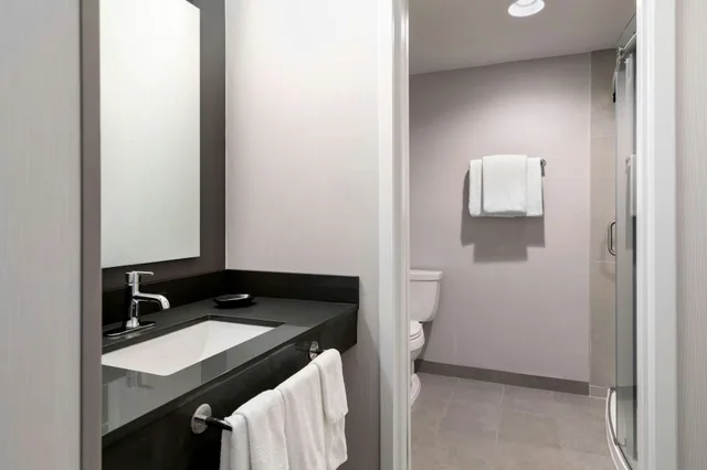 room, 2 queen beds, Courtyard Pittsburgh Airport 7/9