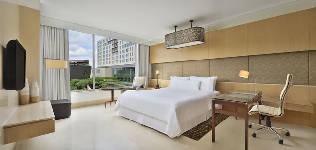 Room, King Bed, Pool View, The Westin Gurgaon New Delhi 2/10