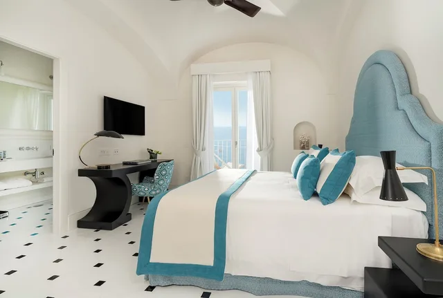 غرفة ديلوكس بسرير كينج بإطلالة على البحر، Miramalfi Hotel 6/7