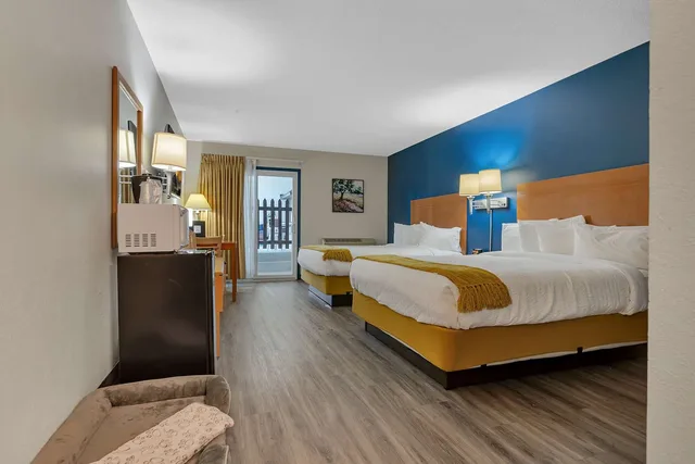 غرفة بسريرين كوين، Spicer Hotel 1/4