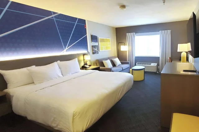 Suite, King Bed, Sofa, Comfort Inn & Suites Oklahoma City, OK 2/8