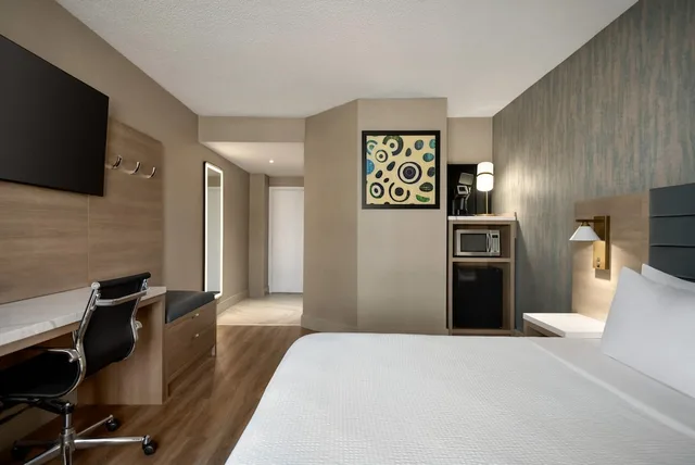 غرفة بسرير كينج، Radisson Hotel Montreal Airport 8/10