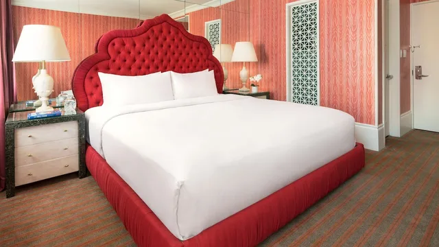 Parisian, Queen Bed، Maison 140 Hotel 2/3