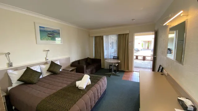 Executive, Suite, Sapphire City Motor Inn Inverell 1/8
