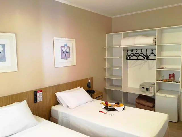 غرفة رباعية، Cosmos Hotel 2/8