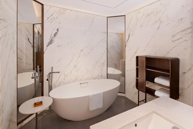 غرفة قياسية بسرير كينج مع دخول الصالة في طابق مرتفع، Crowne Plaza Qingdao Jinshui 4/4