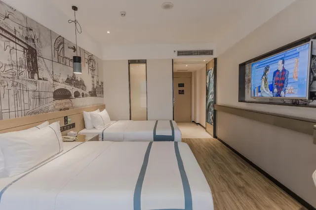 غرفة عائلية بسرير كوين وسرير فردي، City Comfort Inn Foshan Gaoming Huaying Square Hotel 1/2