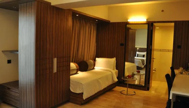 Deluxe, King Bed, Residency Sarovar Portico 3/6
