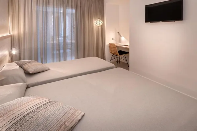 غرفة قياسية ثلاثية، Hotel Alhambra 1/2