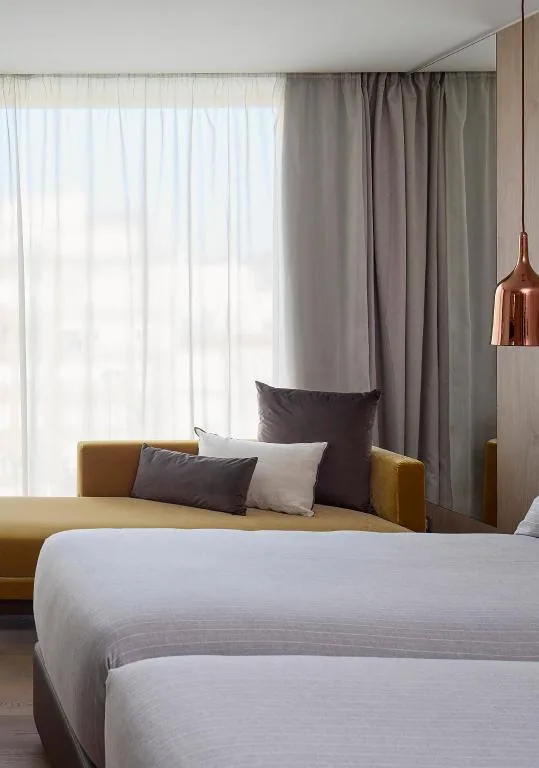 Me, Standard, Double Bed, Patio View، ME Barcelona 2/6