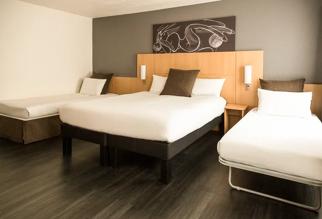 Standard, Double and Twin Beds, ibis Paris Grands Boulevards Opera 9th Hotel 2/8
