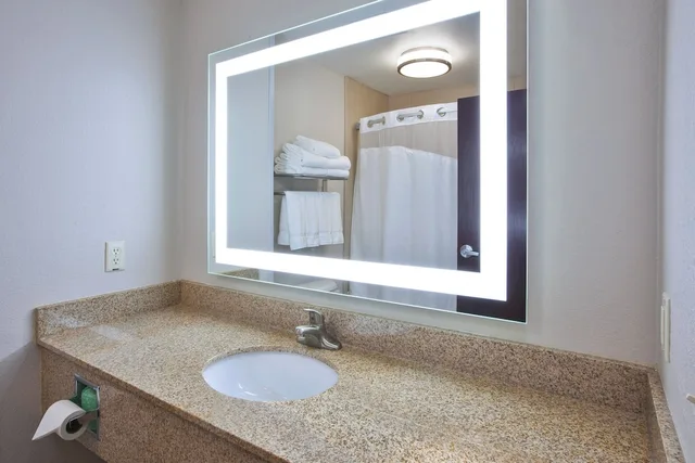 Suite, 2 Queen Beds, Extra Floor Space, Sofa، Holiday Inn Express Hotel Suites Niles 5/6
