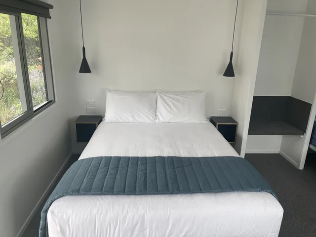 كابينة إليت بسرير كوين وأسرّة بطابقين، Napier Beach Kiwi Holiday Park and Motels 2/4