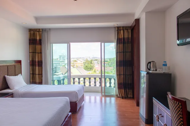 غرفة سوبيريور بسريرين منفصلين بإطلالة على المدينة، Jomtien Hisotel 4/9