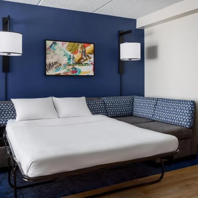 غرفة بسرير كينج مع أريكة لذوي الإعاقة، Hyatt Place Across from Universal Orlando Resort 4/6