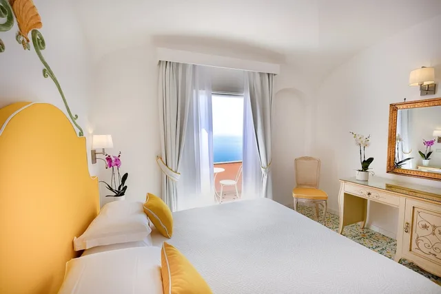 غرفة سوبيريور بسريرين منفصلين بإطلالة على البحر بشرفة، Hotel Conca d'Oro 1/10