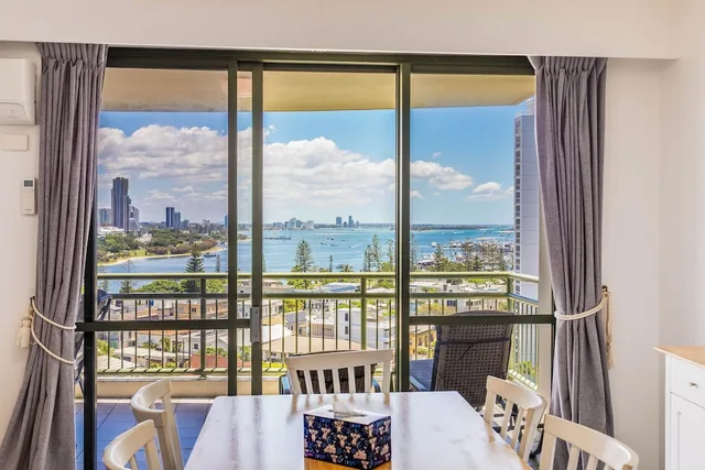 شقة سوبيريور بسرير كينج وسريرين منفصلين بغرفتي نوم، The Meriton On Main Beach 7/10