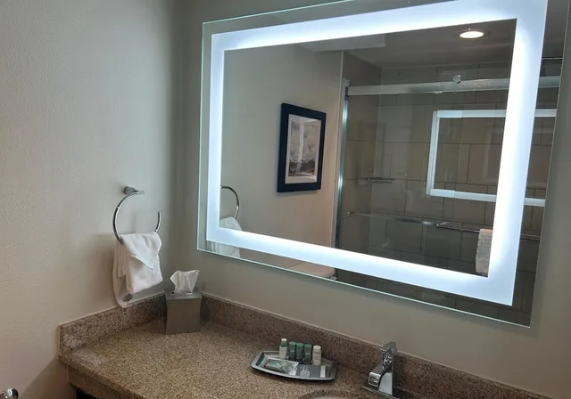غرفة قياسية بسرير كينج بمطبخ صغير، Best Western Denver East 6/6